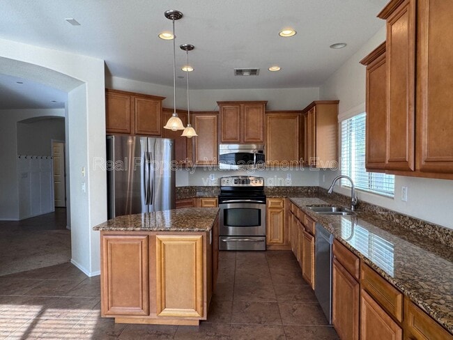 Building Photo - 13601 W Verde Ln