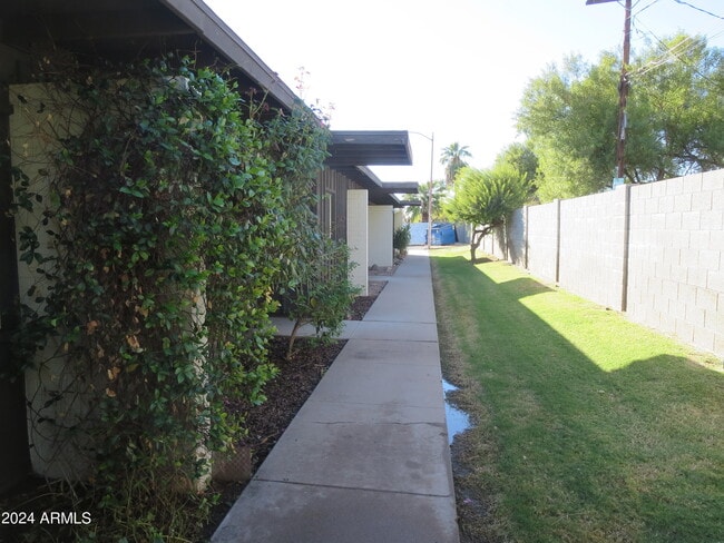 Building Photo - 1450 E Bethany Home Rd