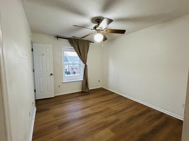 Building Photo - 5607 Gates Landing Rd