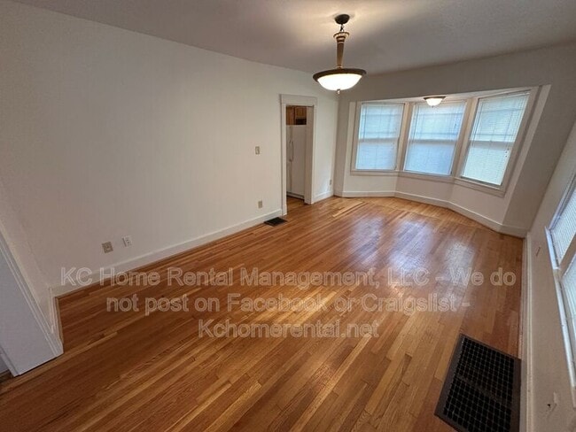 Building Photo - 5119 Grand Ave