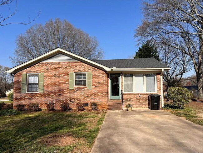 Building Photo - 102 Woodcliff Ct