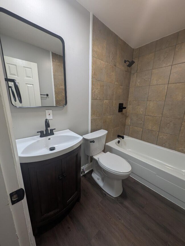 Building Photo - 105 Woodland Park Cir