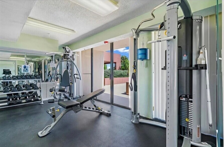 Building Photo - 1 Key Capri