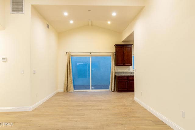 Building Photo - 713 Mission Dr