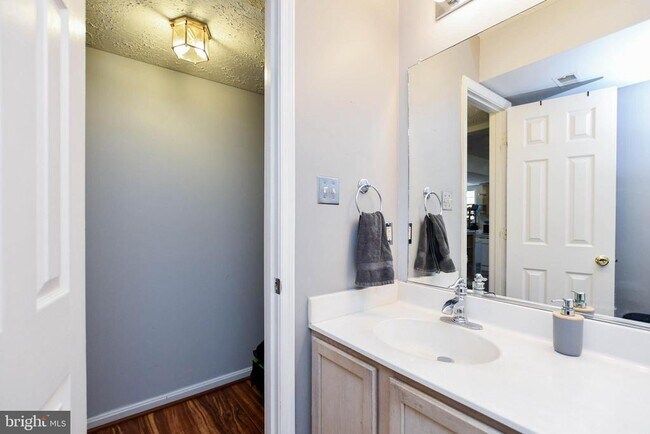 Building Photo - 5318 Halibut Pl
