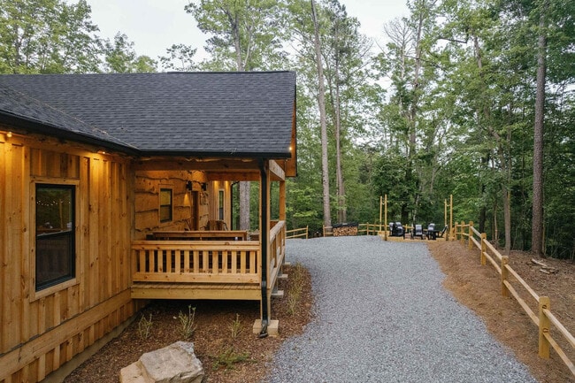 Building Photo - 452 Garfield Dr