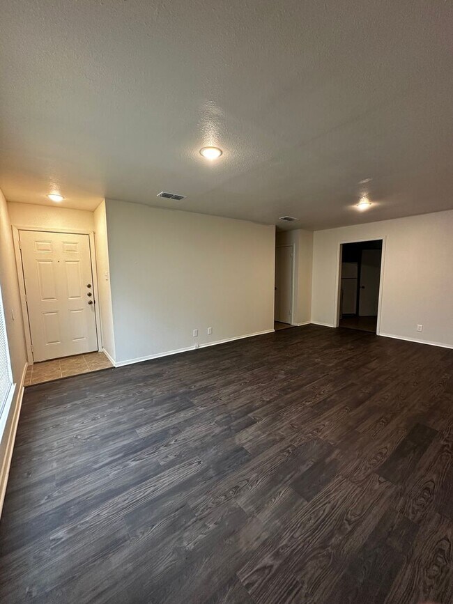 Building Photo - 312 Tammy Lynn Dr