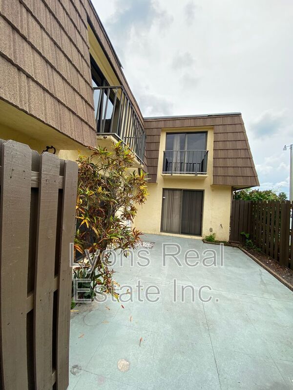 Building Photo - 1667 Park Meadows Dr