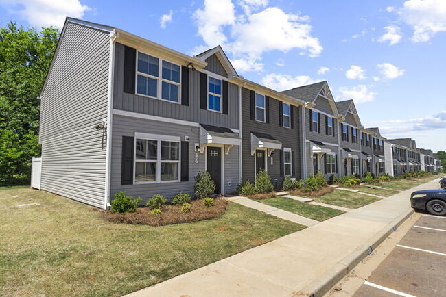 Building Photo - 3 bedroom 2.5 Bath Unfurnished Townhome fo...