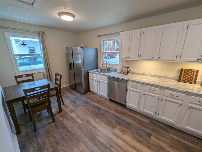 Building Photo - 5-25 Woodrow Ave