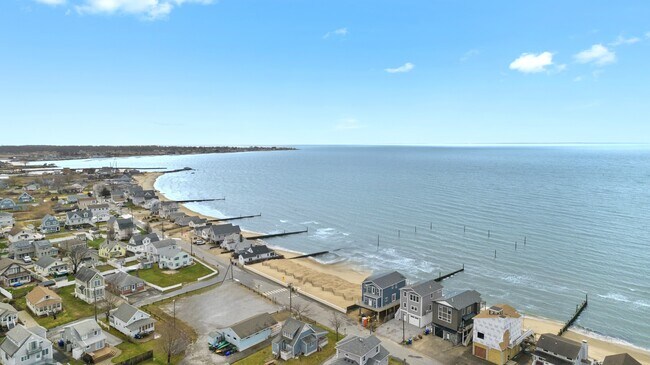 Building Photo - 102 Chalker Beach Rd