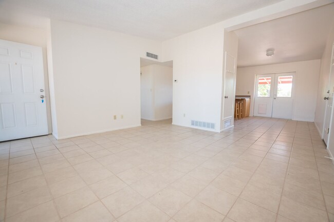 Building Photo - Updated and Charming 3 Bedroom, 2 Bath Hom...