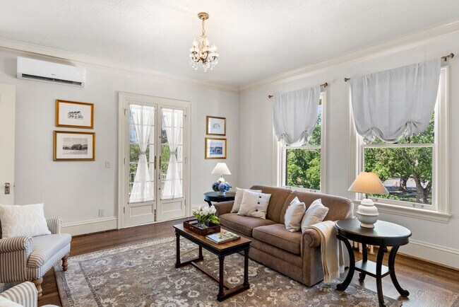 Building Photo - All-Utilities-Included Studio in Historic Bristol Manor | Pet Friendly