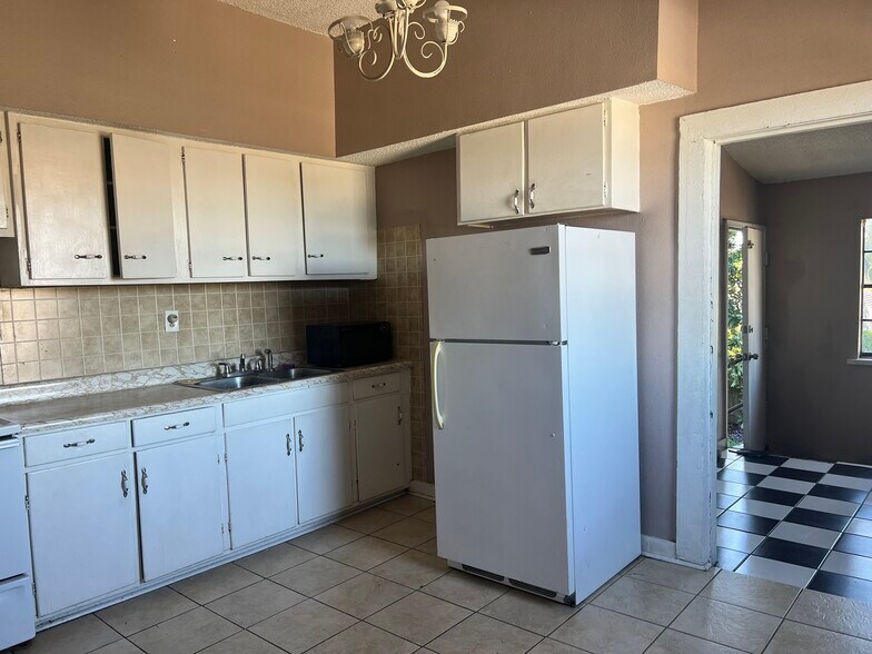 Building Photo - 400 Avenue B