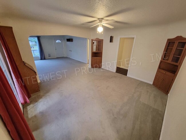 Building Photo - *RENT PROMO* 3+bd 1.5 ba Single Level West...