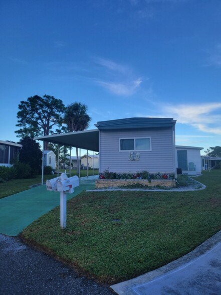 Building Photo - 6450 Floral Ct