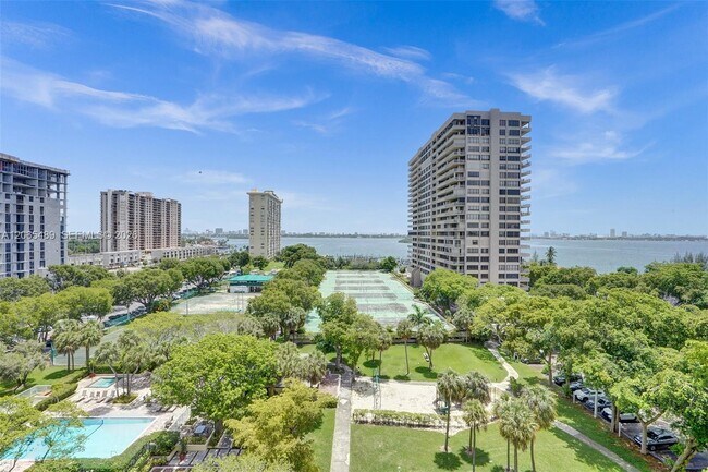 Building Photo - 11111 Biscayne Blvd