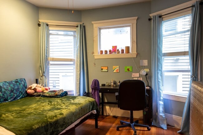 Building Photo - Spacious 4-Bedroom in Mission Hill | In-Unit Laundry | Available 9/1