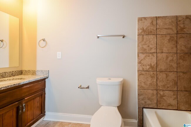 Building Photo - 721 Sleepy Hollow Dr
