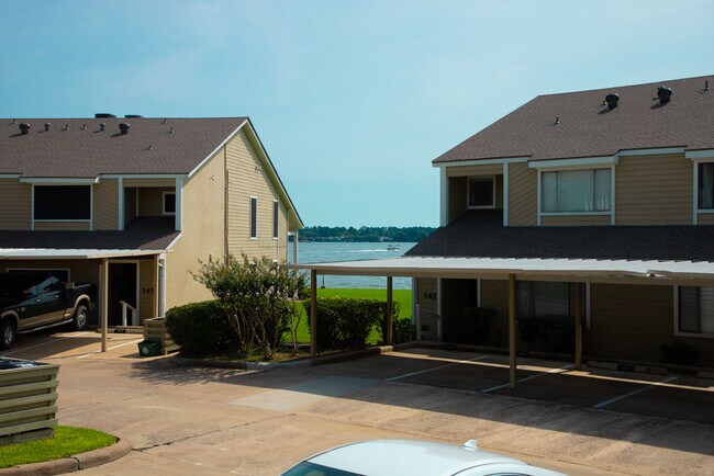 Building Photo - 165 April Point Dr N