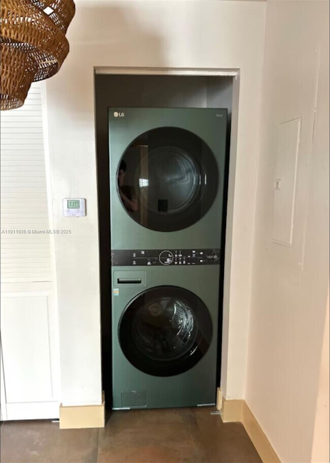 Building Photo - 481 NE 29th St