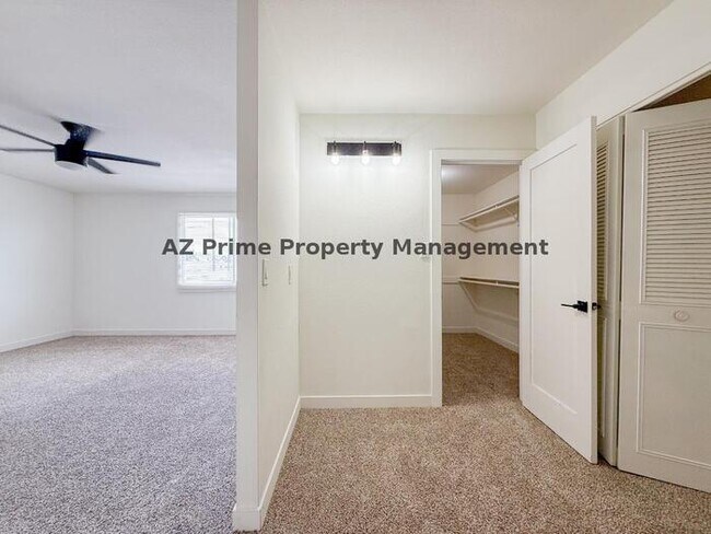 Building Photo - 4440 W Solano Dr N