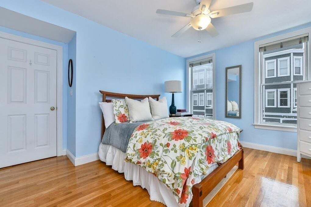 Building Photo - 544 E 8th St