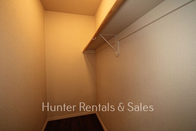 Building Photo - Won't Last!