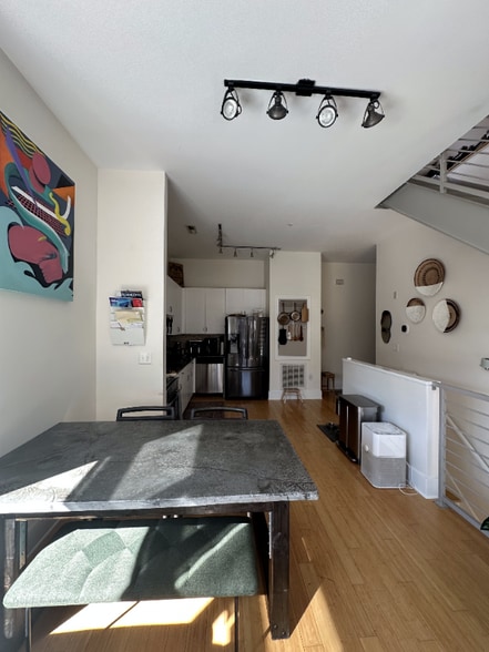 Building Photo - 2133 Southend Dr