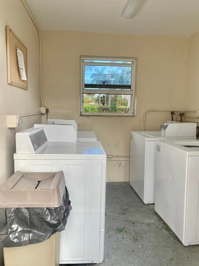 Building Photo - 2303 S Federal Hwy