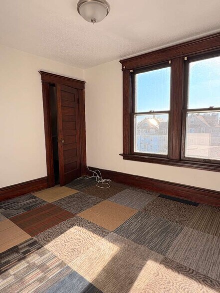 Building Photo - 331 Chestnut St