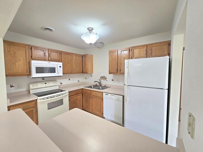 Building Photo - 940 Prairie Dr