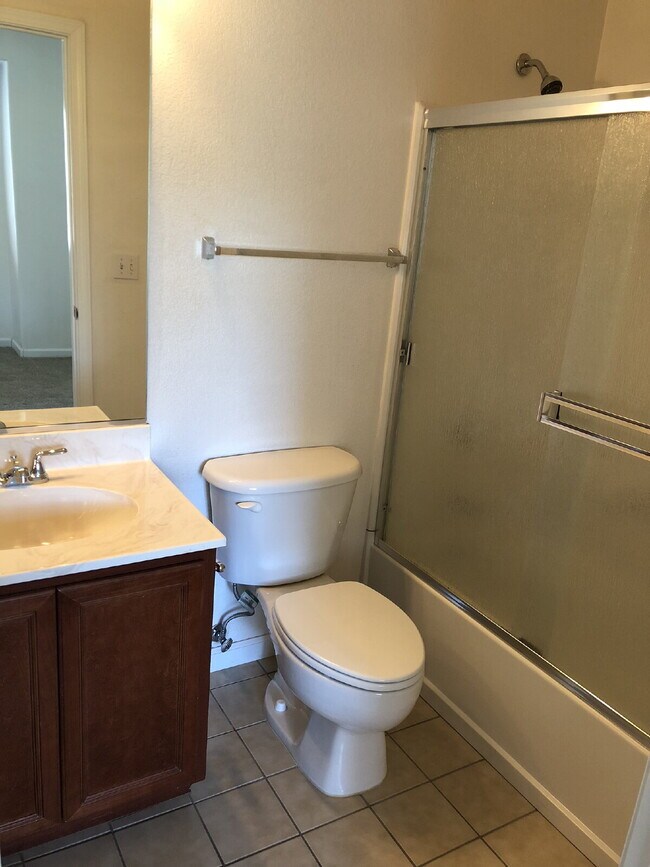 Building Photo - Cute 2 Bedroom 2.5 Bathroom Townhome Close to UNR!