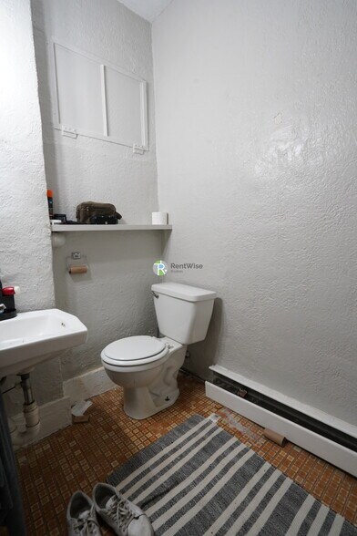 Building Photo - 40 Anderson St