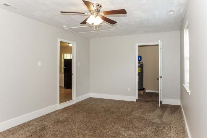 Building Photo - 507 Plum Dr SW