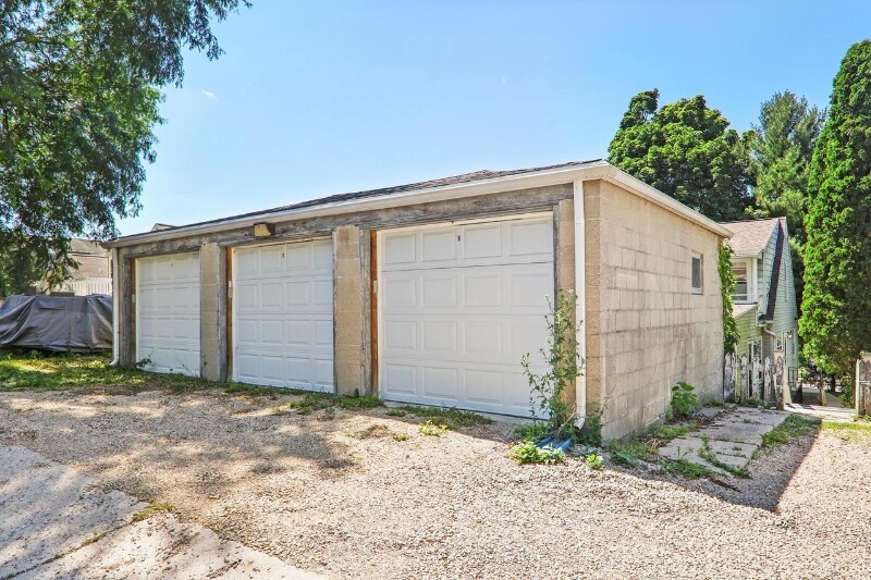 Building Photo - 2225 Winnebago St