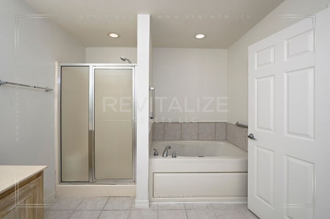 Building Photo - Lovely Brick Home Just Minutes from the Be...