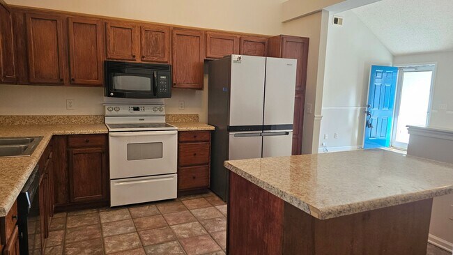 Building Photo - Spacious James Island Home off Fort Johnson Road