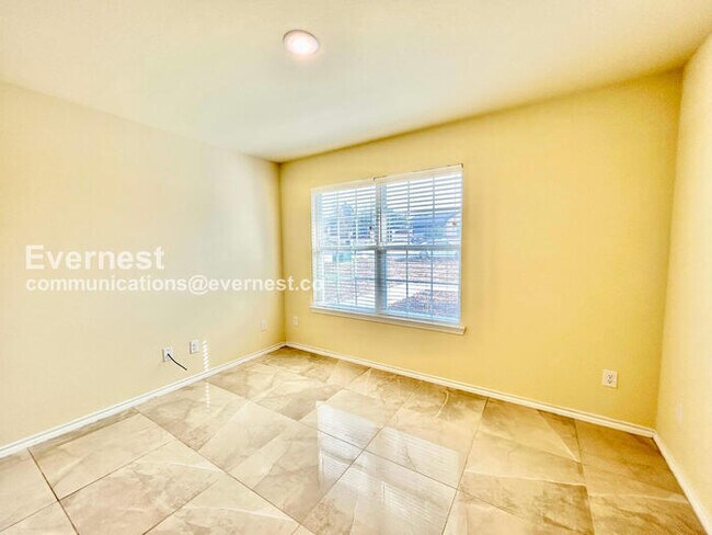 Building Photo - 1413 Avenue A