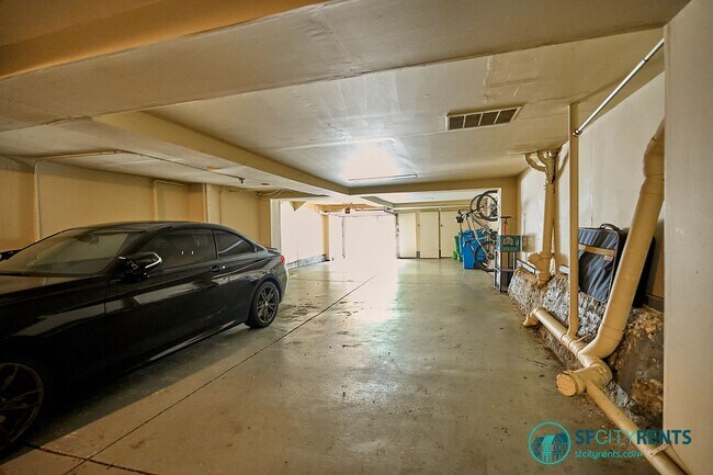Building Photo - Haight/Ashbury: Top Floor w/ Garage Parkin...