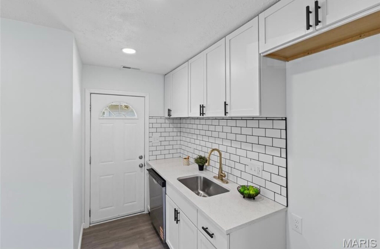 Building Photo - 2754 Hermitage Ave