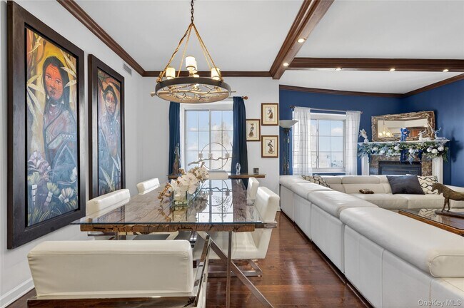 Building Photo - 242 Maple Ave