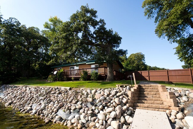 Building Photo - Furnished 2 Bedroom Home for Rent on Lake ...