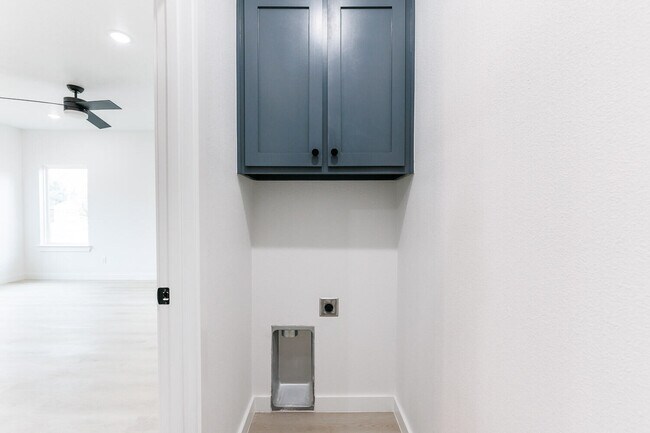 Building Photo - 1704 Elkhart Ave