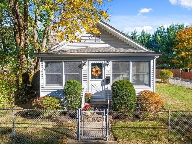 Building Photo - 17 Rhodes Ave