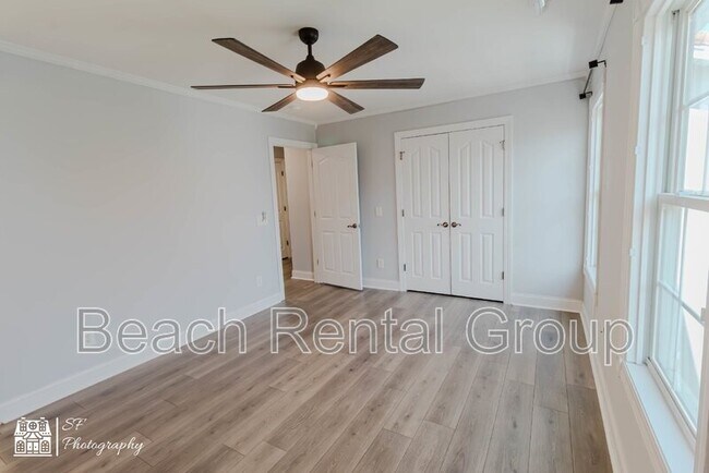 Building Photo - 516 Hillside Dr S