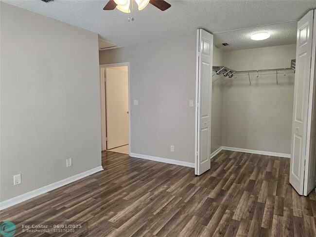 Building Photo - 4455 Carambola Cir N