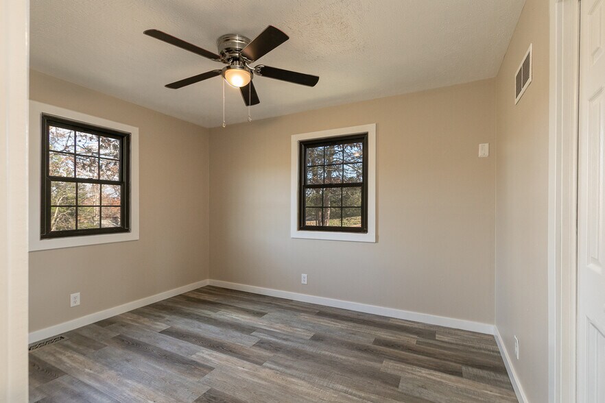 Building Photo - 137 Wallen Blf