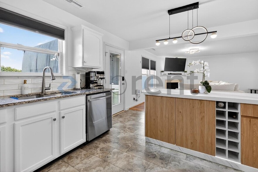 Building Photo - 504 Zander Woods Ct