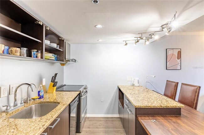 Building Photo - 701 S Madison Ave